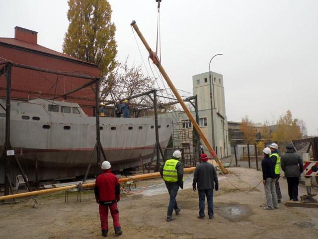 Najpierw poszedł fokmaszt Najpierw poszedł fokmaszt